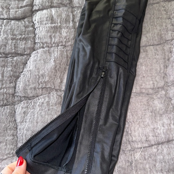 Athleta - Delancey Gleam Moto Tight
- Black - Size XS - Picture 4 of 8